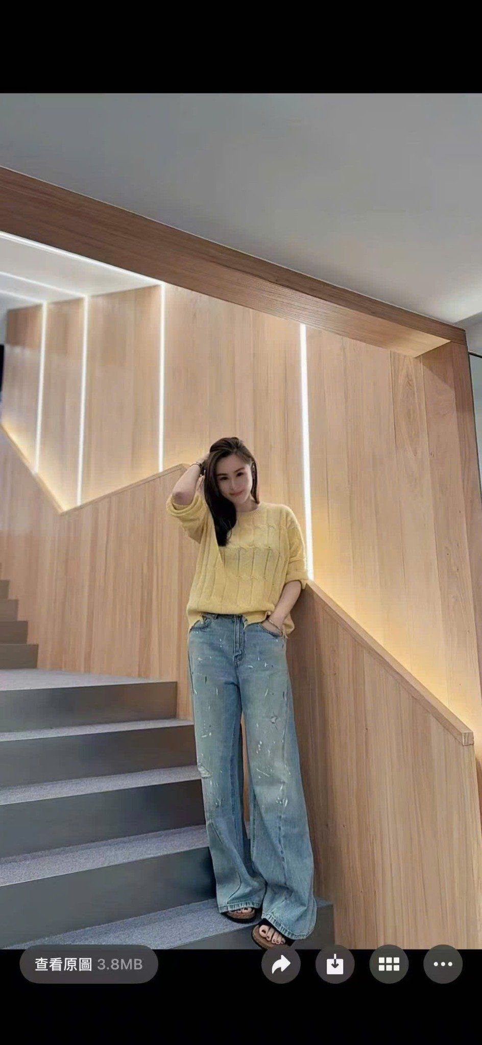  8.Quần Jean ly chéo , vẩy sơn 