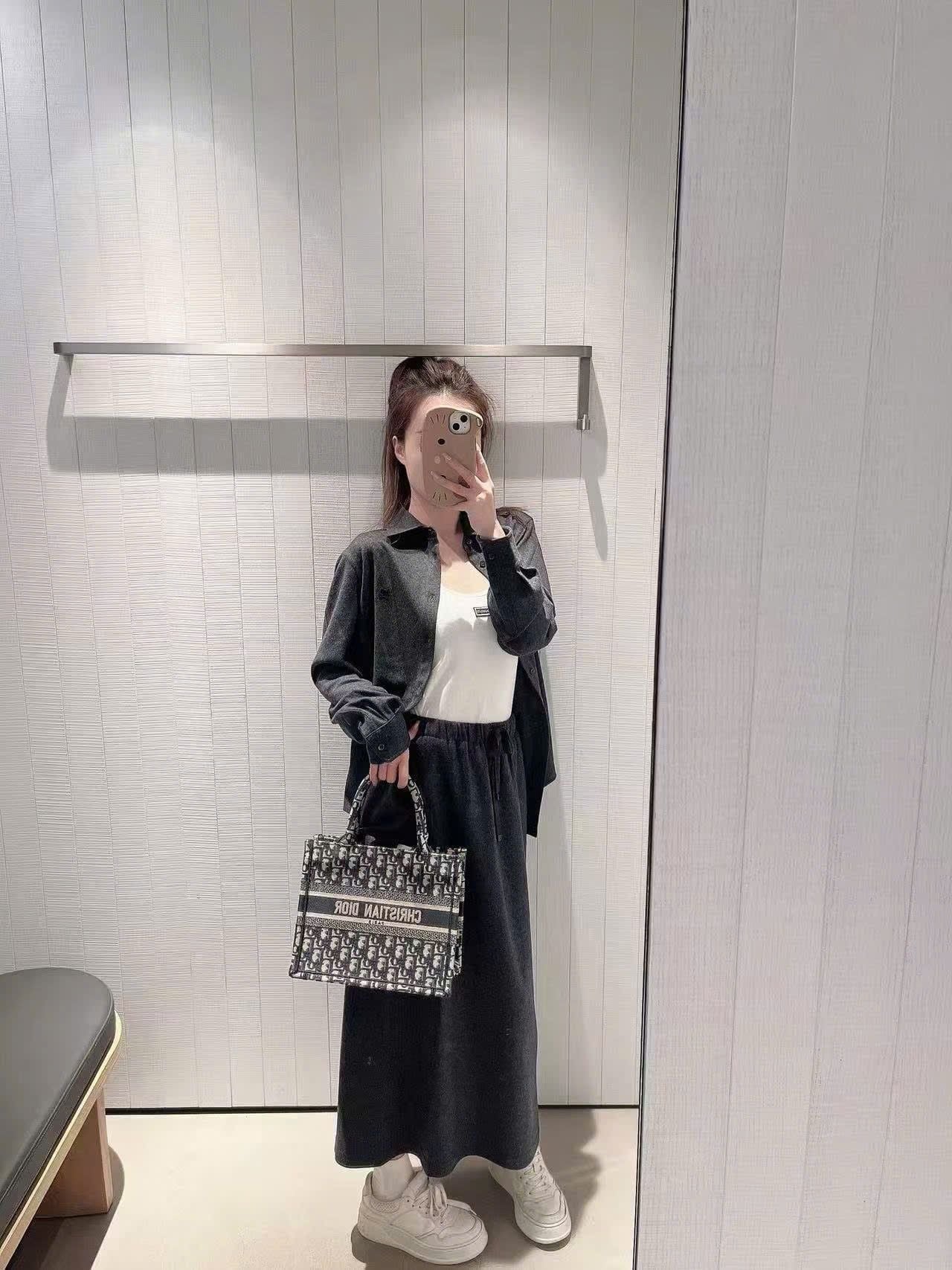  Bộ Áo sơ mi và chân váy dài cạp chun - xanh đen đậm set 