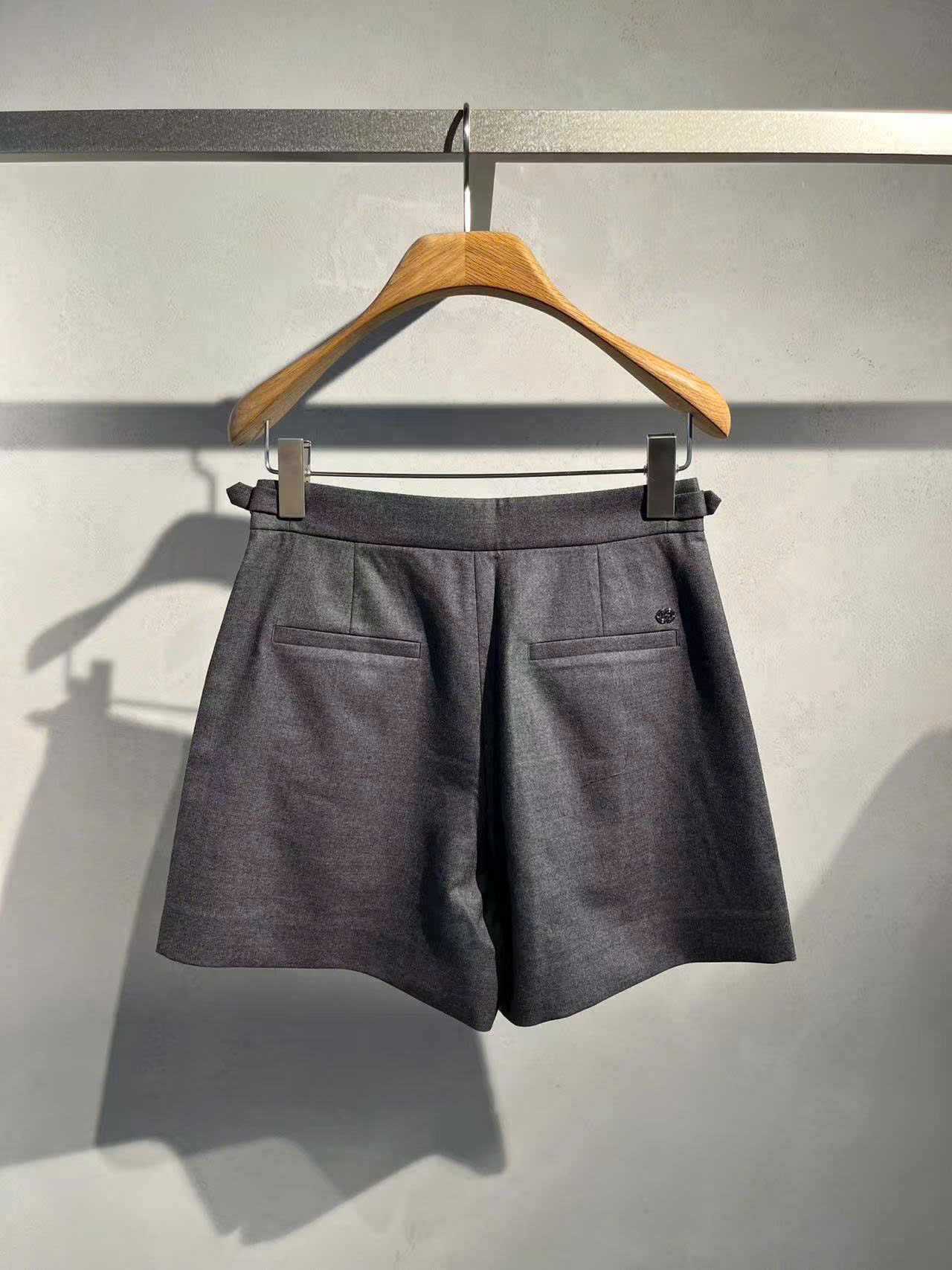  Quần sooc vải xám, đai tăng chỉnh 2 bên 