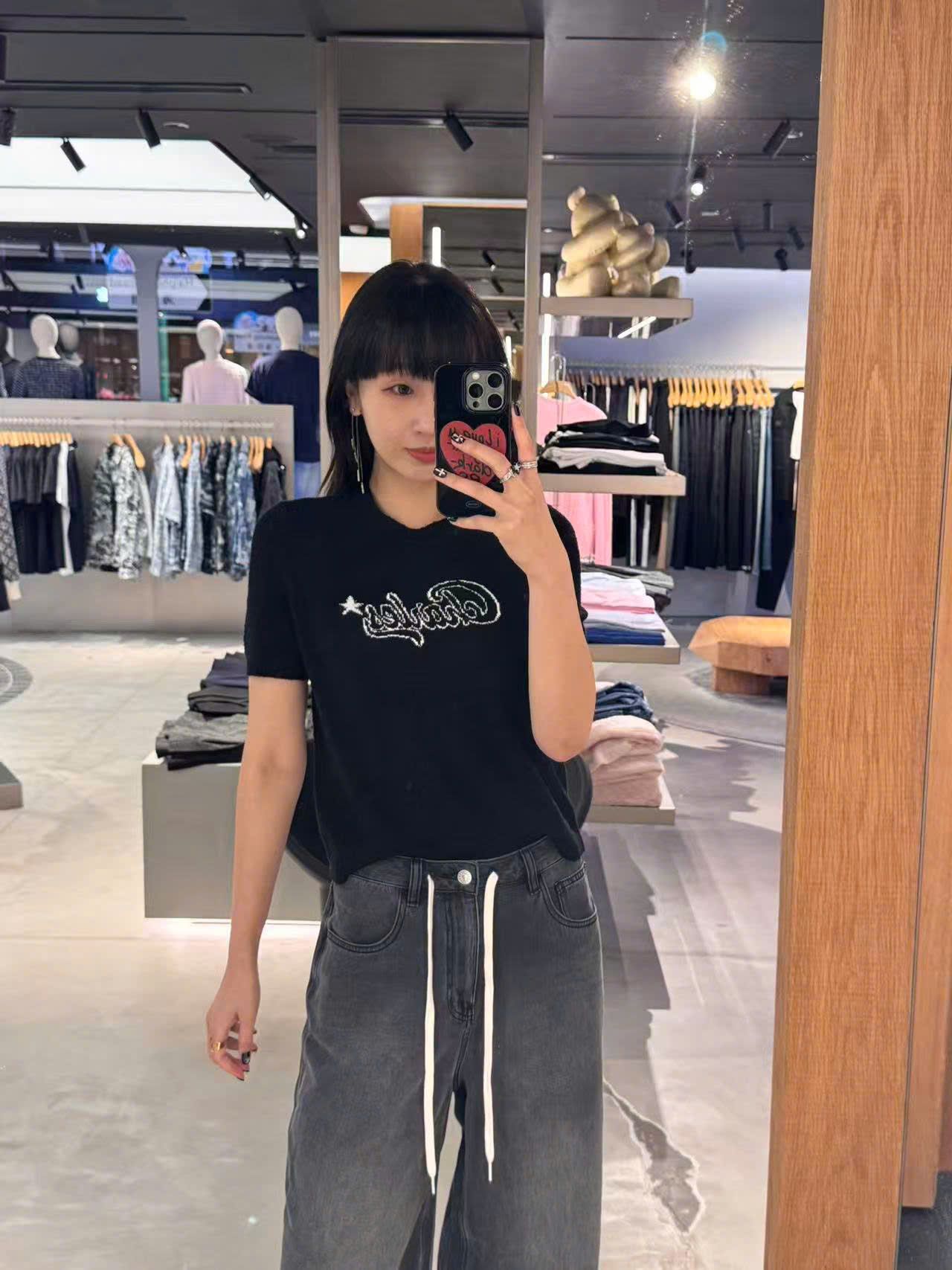  Quần jean đen mài, ống rộng dây rút trắng 