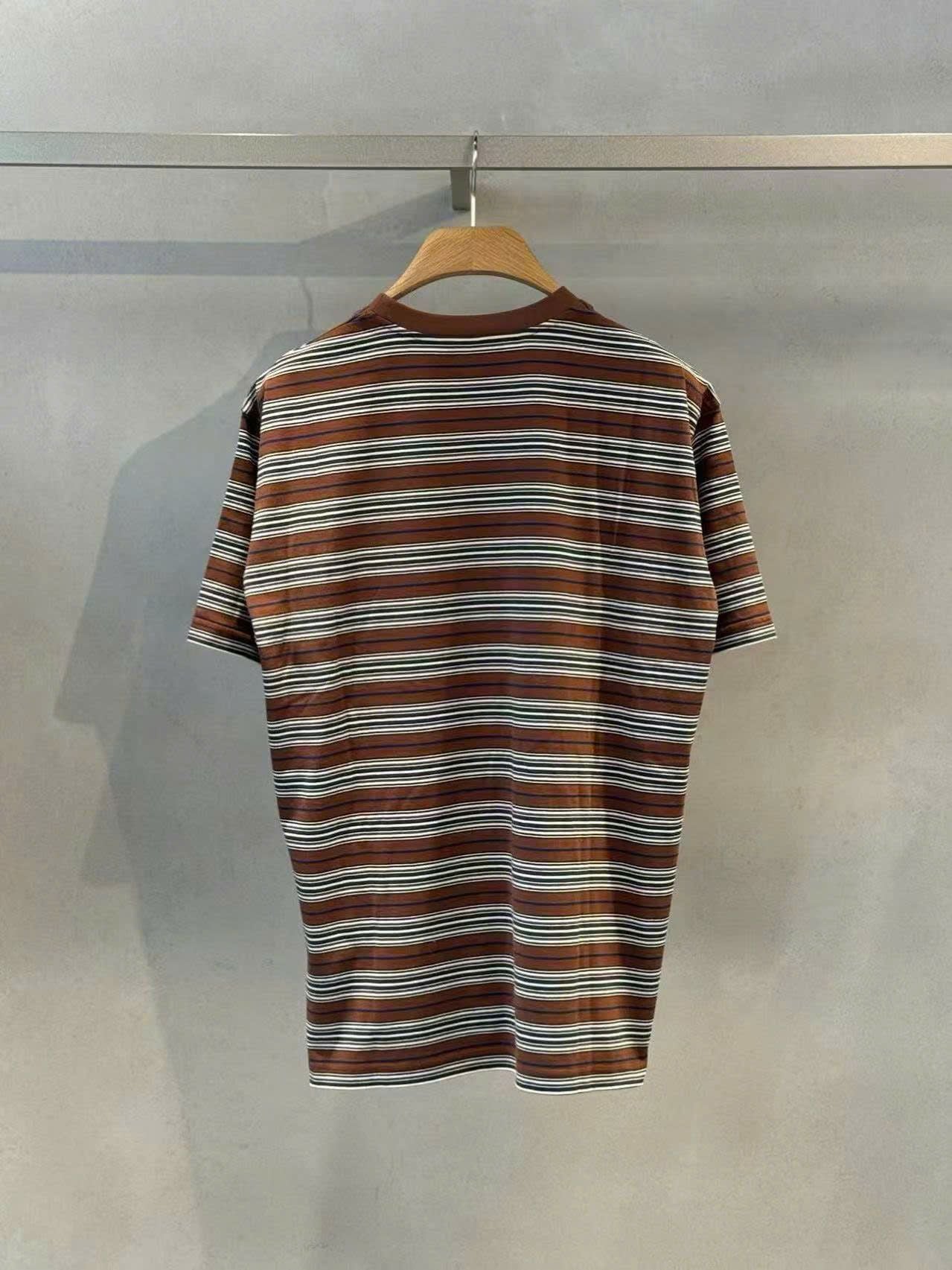  Áo phông nâu kẻ xanh Nam CC, túi 1 bên 