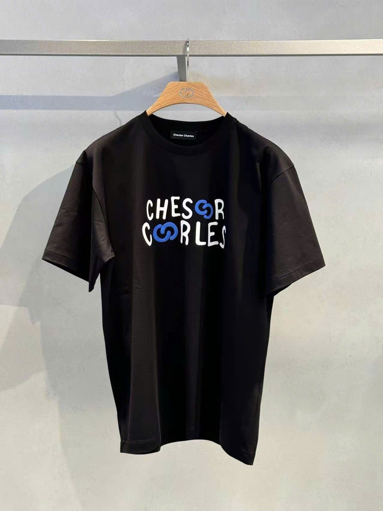  Áo phông đen Nam CC, chữ trắng lồng logo xanh 