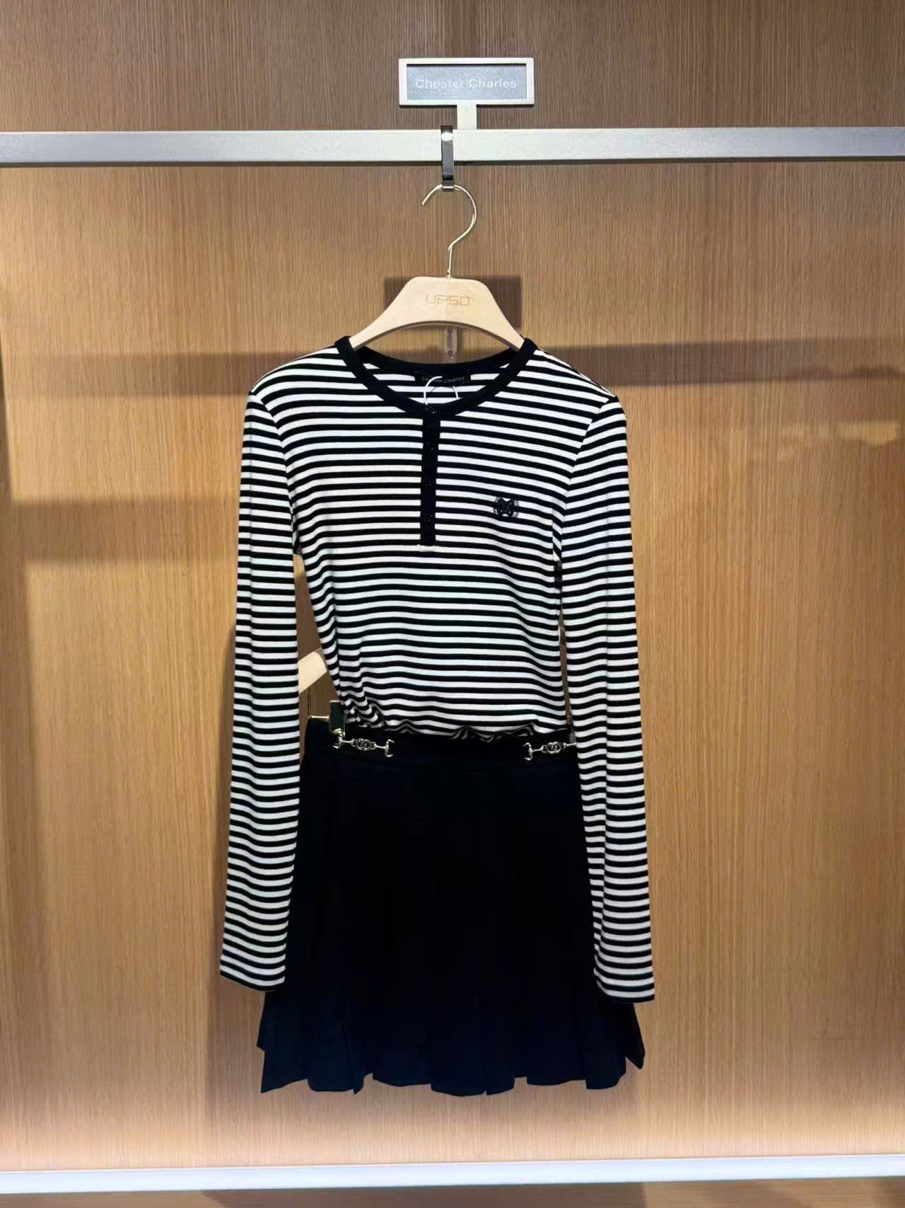  Áo thun kẻ đen trắng cổ cài cúc -nơ đen nhỏ 