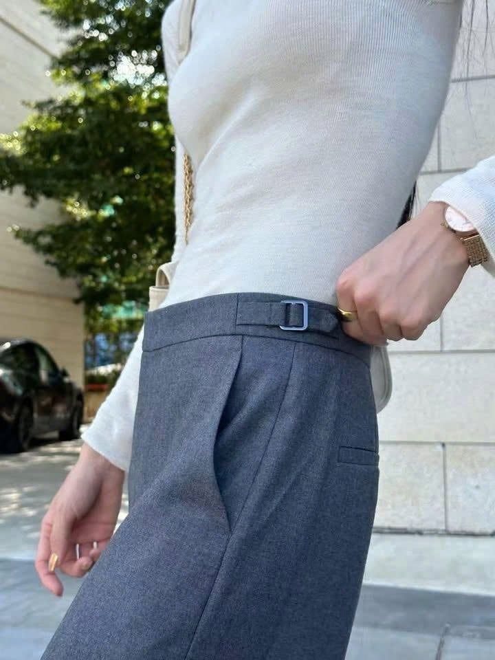  1.Quần vải xám, đai tăng chỉnh 2 bên 