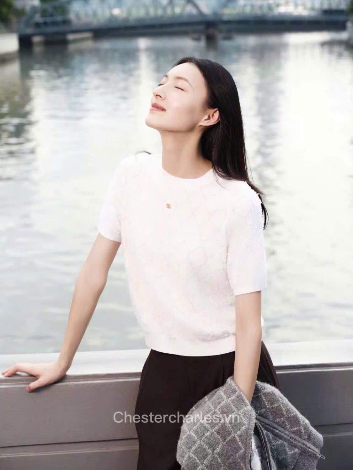  Áo ngắn tay trám lông trắng 