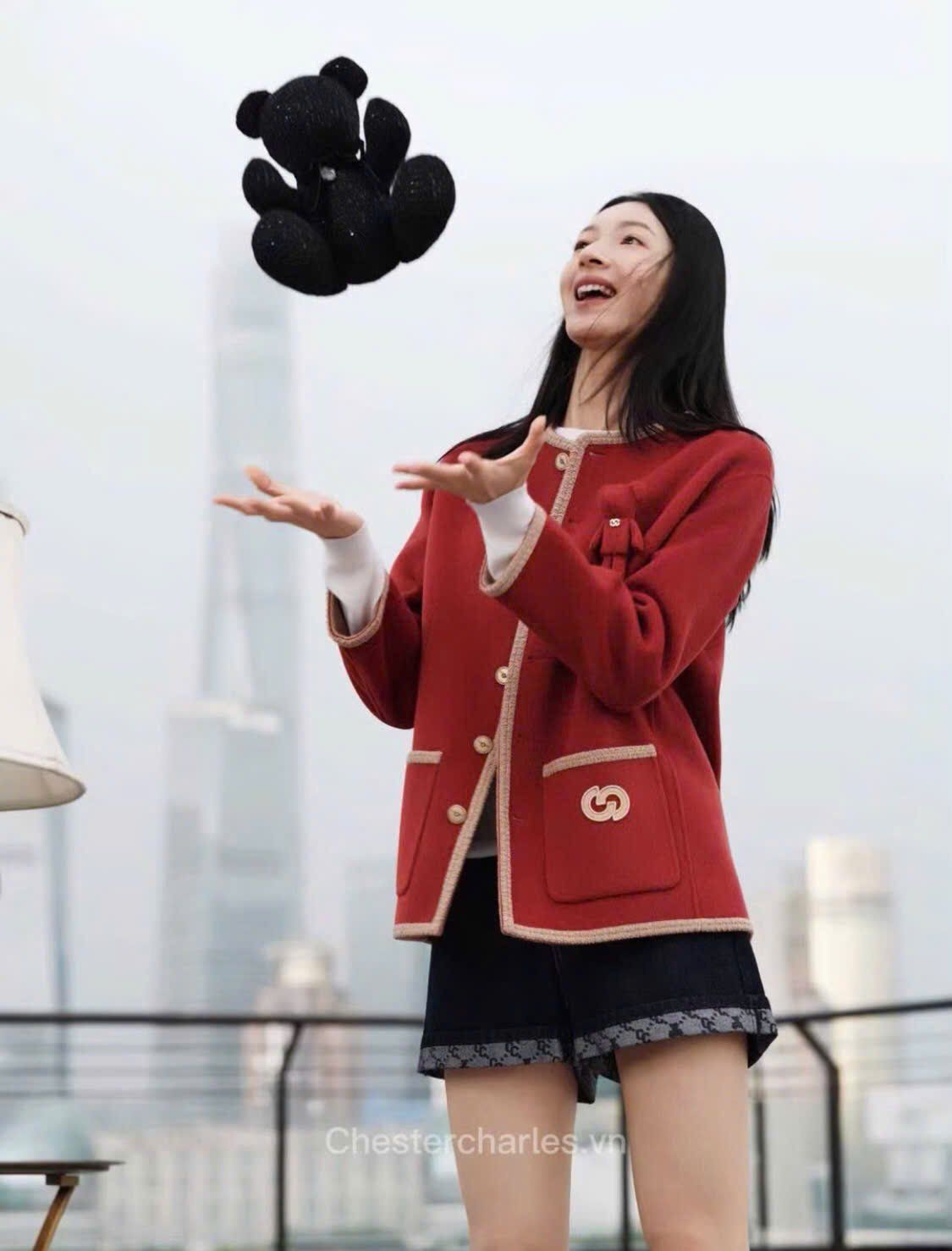  5.Quần sooc Jean xanh gấp gấu Logo 