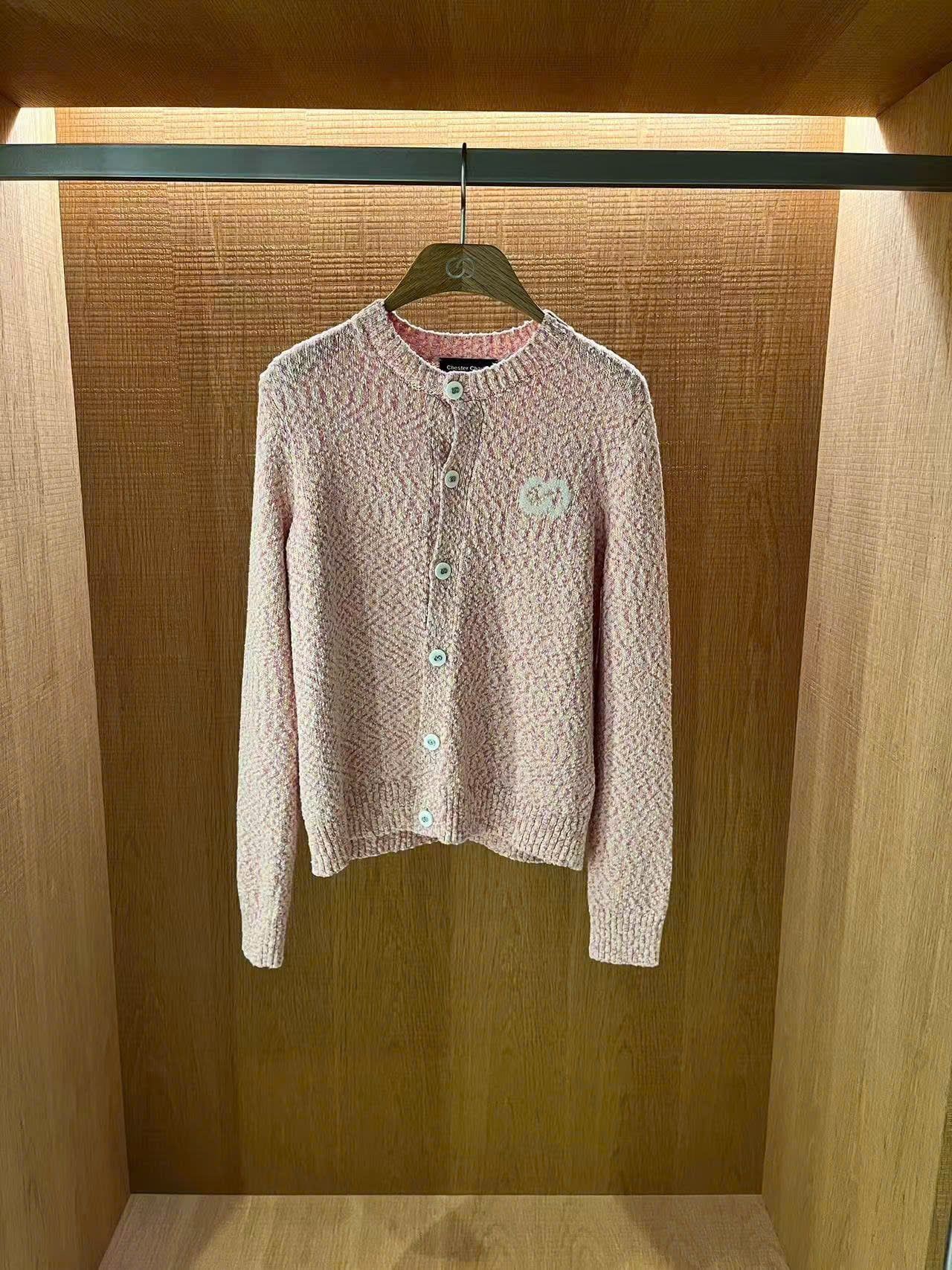  Áo CDG hồng Coral , cúc trắng logo 