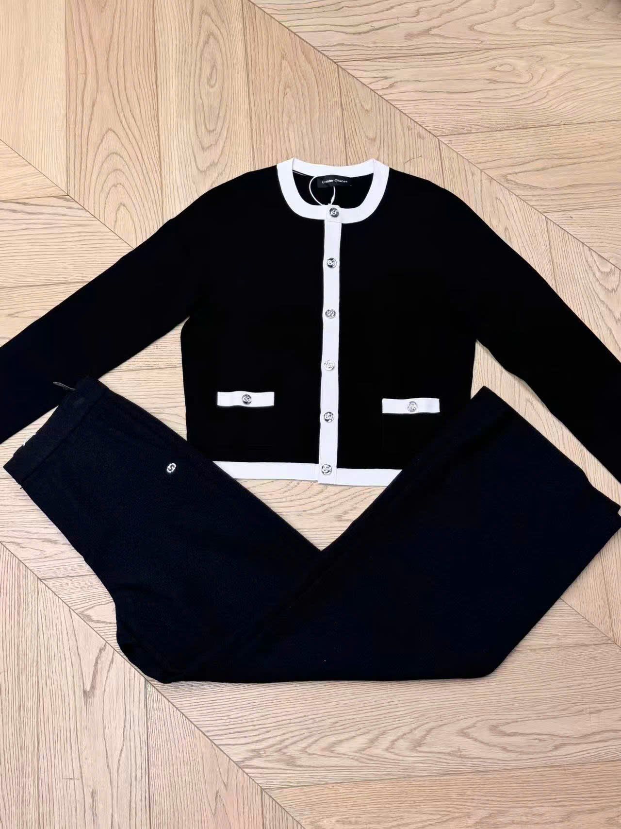  Áo CDG đen dài tay , viền trắng cúc đính đá 