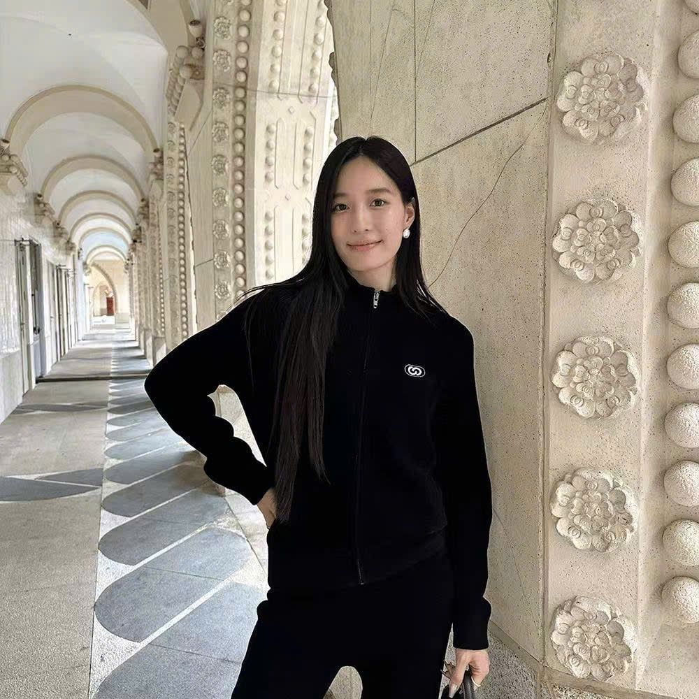  Áo khoác nhung đen xốp, logo trắng 1 bên (SET) 