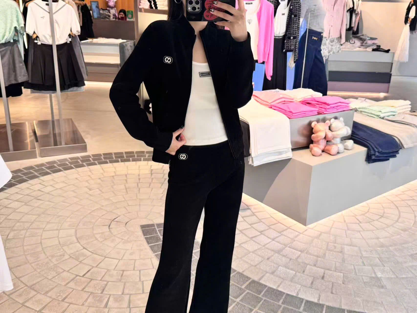  Quần DÀI nhung đen , logo trắng nhỏ 1 bên (SET) 