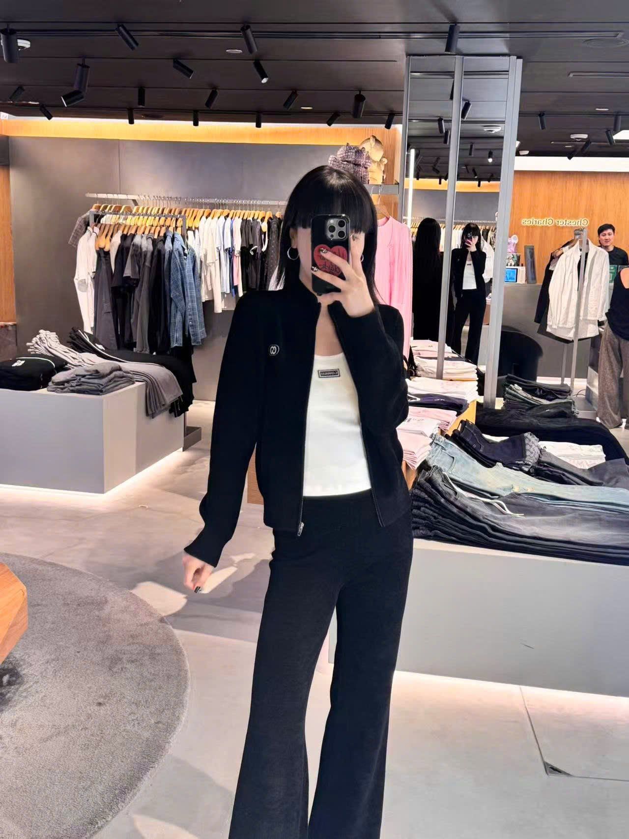  Áo khoác nhung đen xốp, logo trắng 1 bên (SET) 