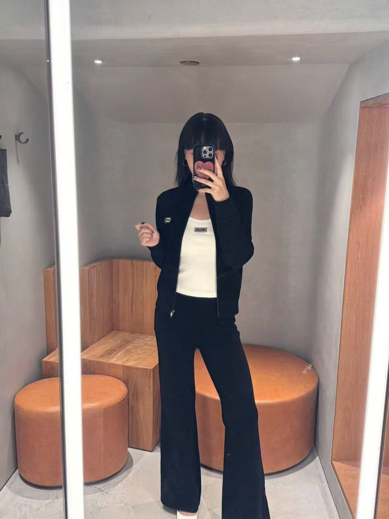  Quần DÀI nhung đen , logo trắng nhỏ 1 bên (SET) 