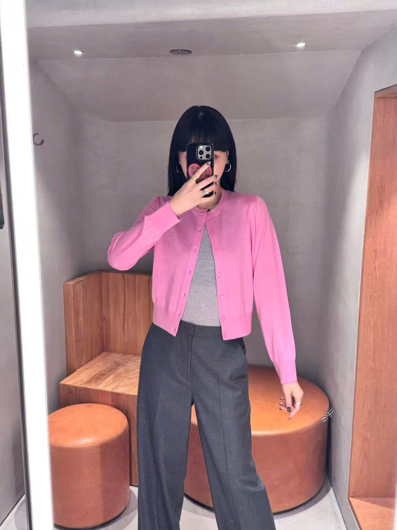  1.Quần vải xám, đai tăng chỉnh 2 bên 