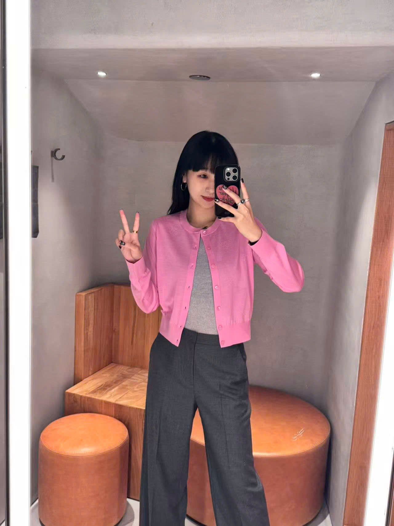  1.Quần vải xám, đai tăng chỉnh 2 bên 