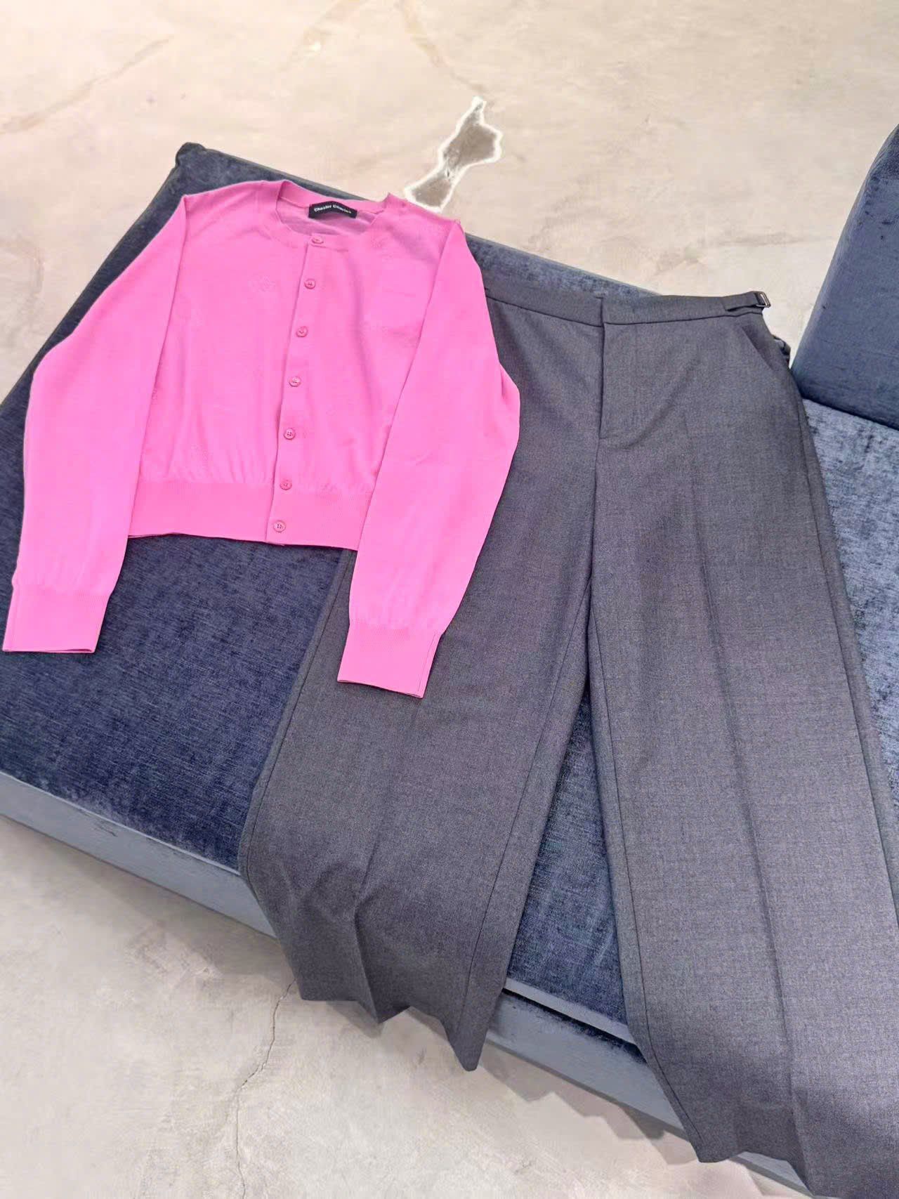  1.Quần vải xám, đai tăng chỉnh 2 bên 