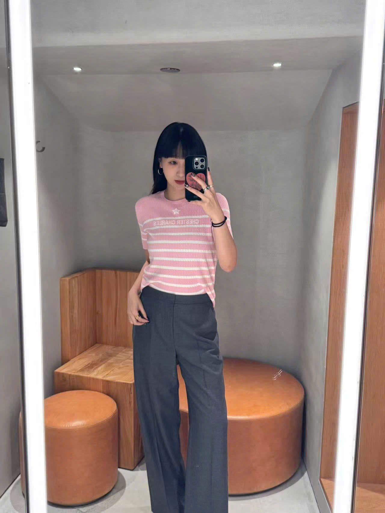  Áo hồng kẻ ngang trắng - ngôi sao giữa 