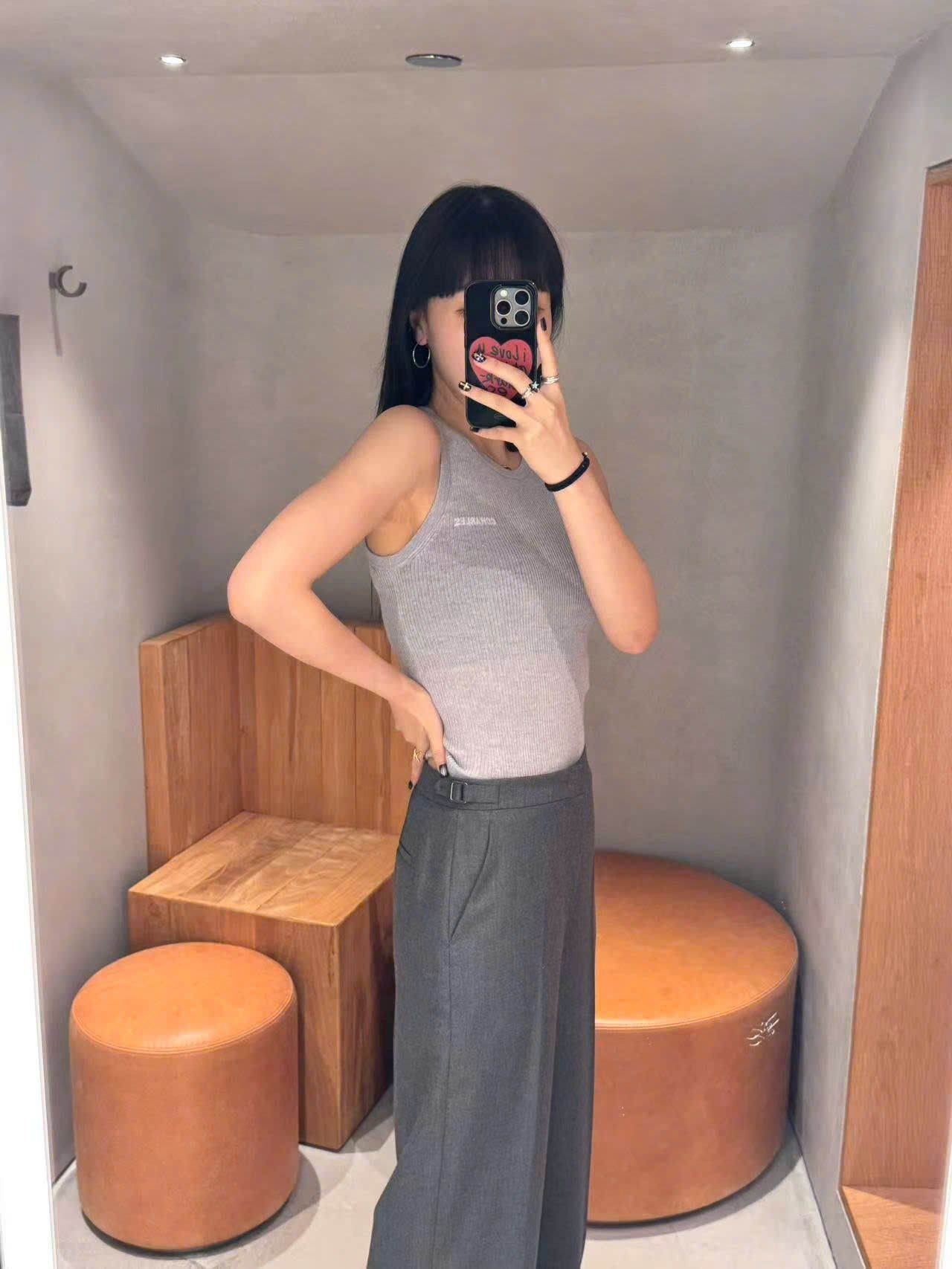  1.Quần vải xám, đai tăng chỉnh 2 bên 