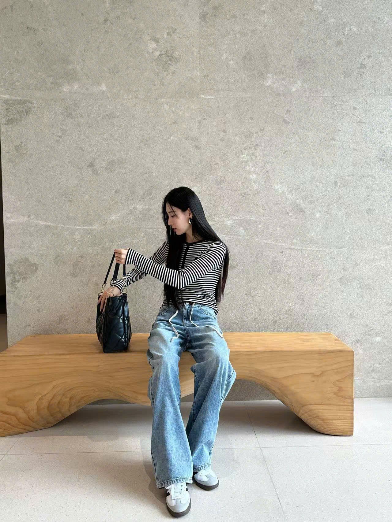  Quần Jean xanh , dây rút trắng 