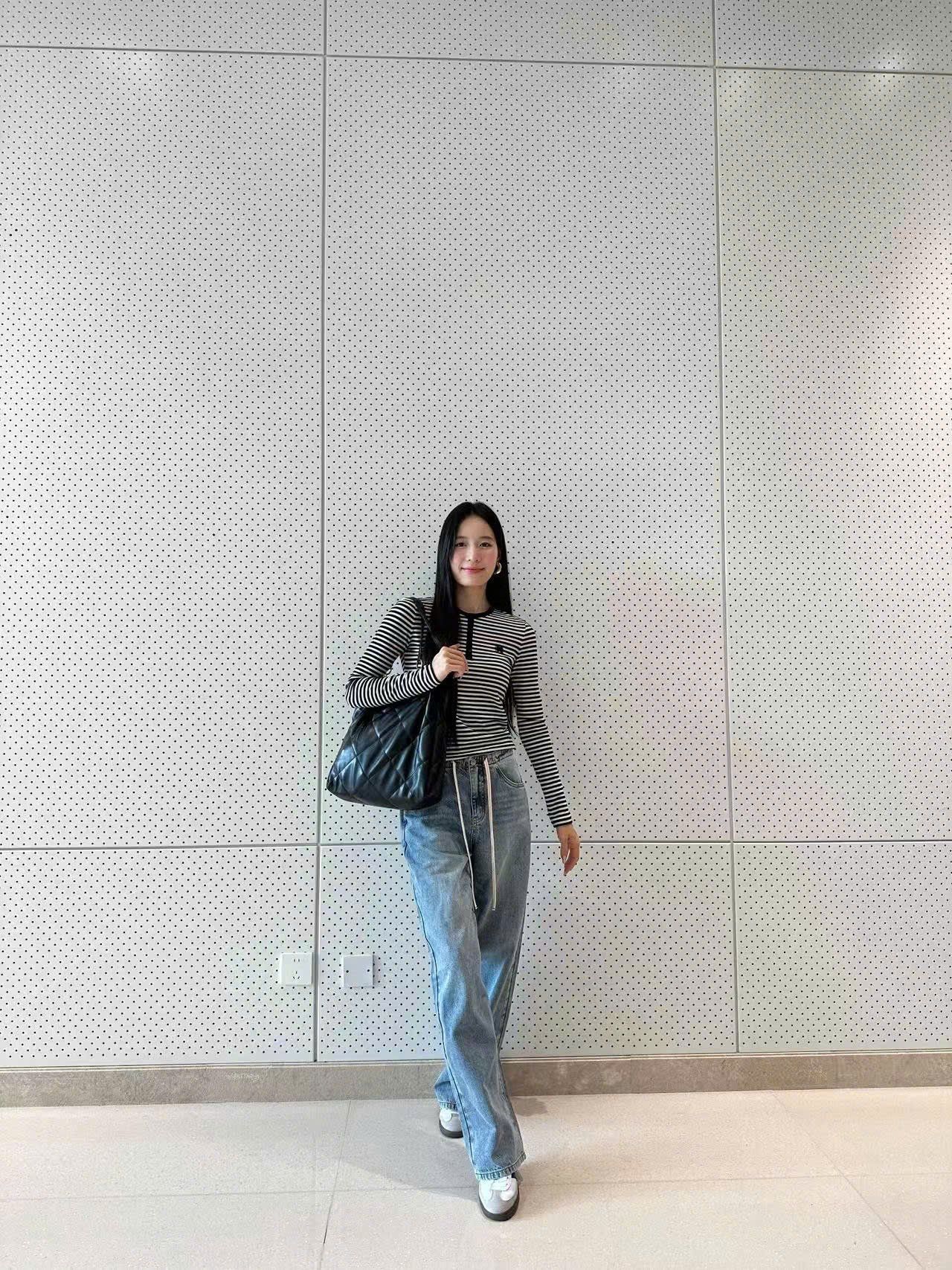  Quần Jean xanh , dây rút trắng 