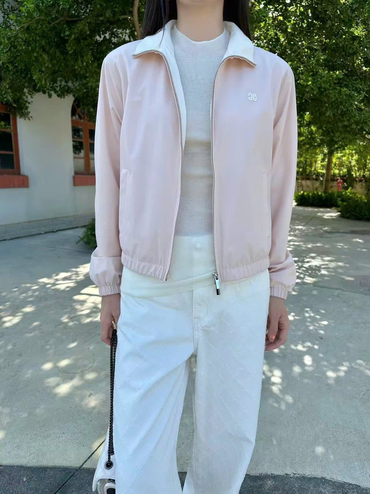  Áo khoác gió hồng, kéo khóa bo chun 