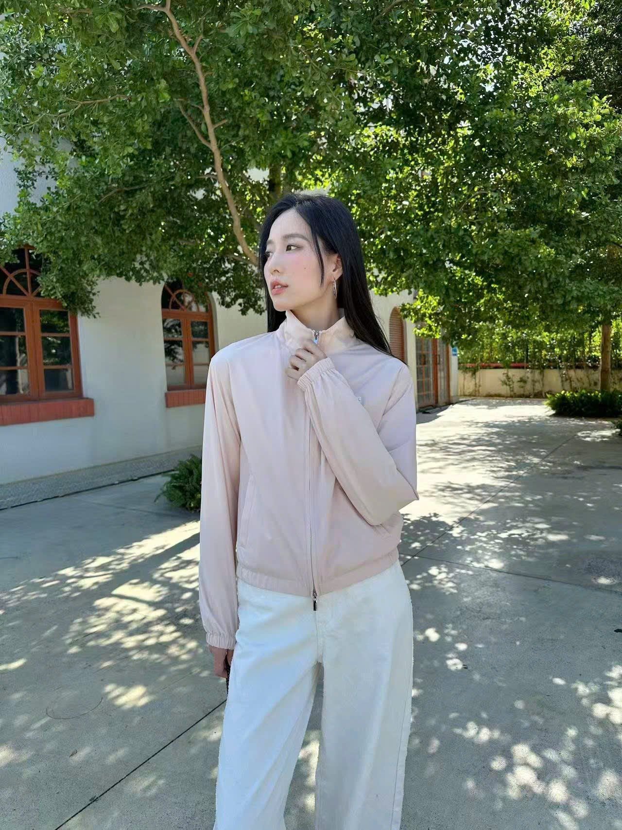  Áo khoác gió hồng, kéo khóa bo chun 