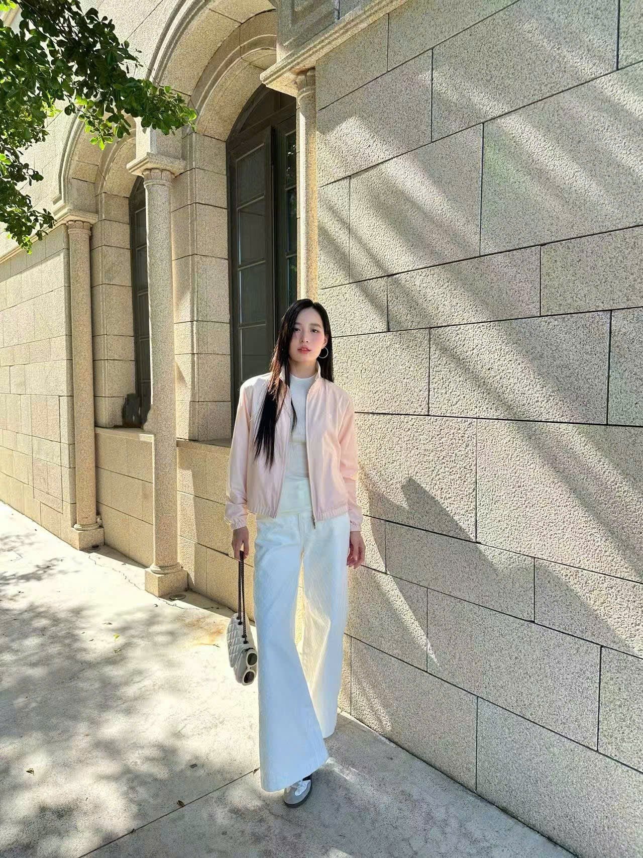  Áo khoác gió hồng, kéo khóa bo chun 