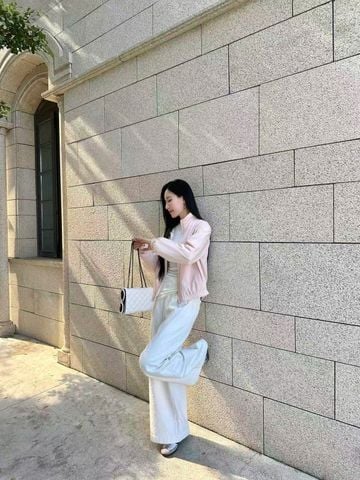  Áo khoác gió hồng, kéo khóa bo chun 