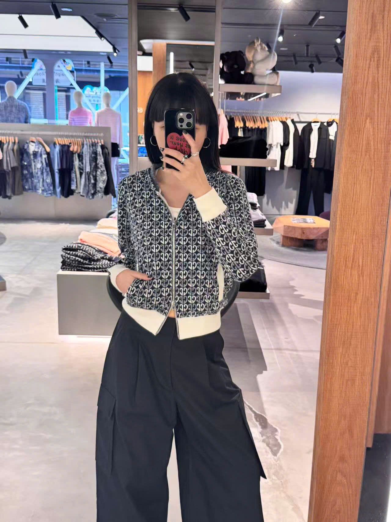  Áo len full logo khóa zip 