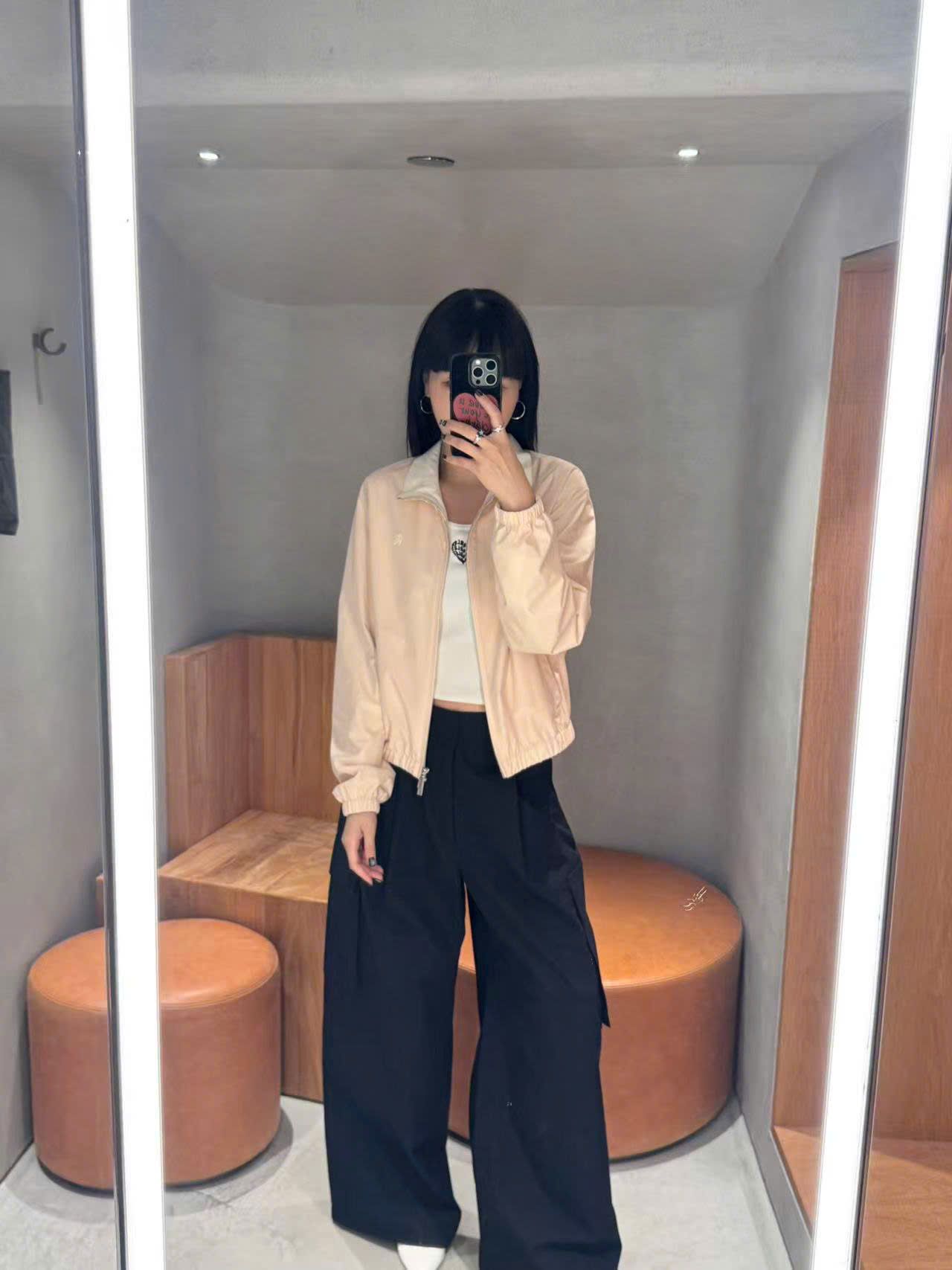  Áo khoác gió hồng, kéo khóa bo chun 