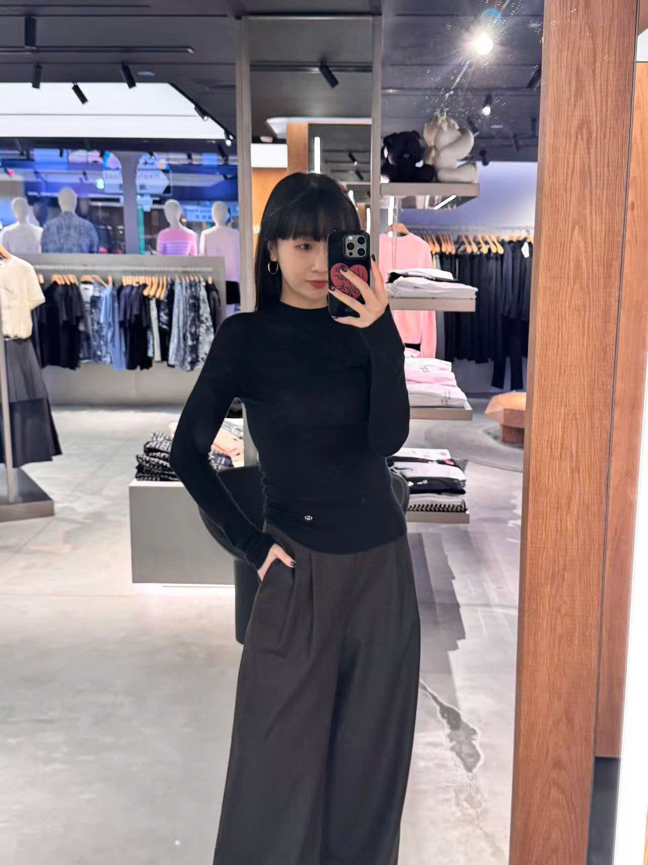  WOOL áo len màu đen dài tay 