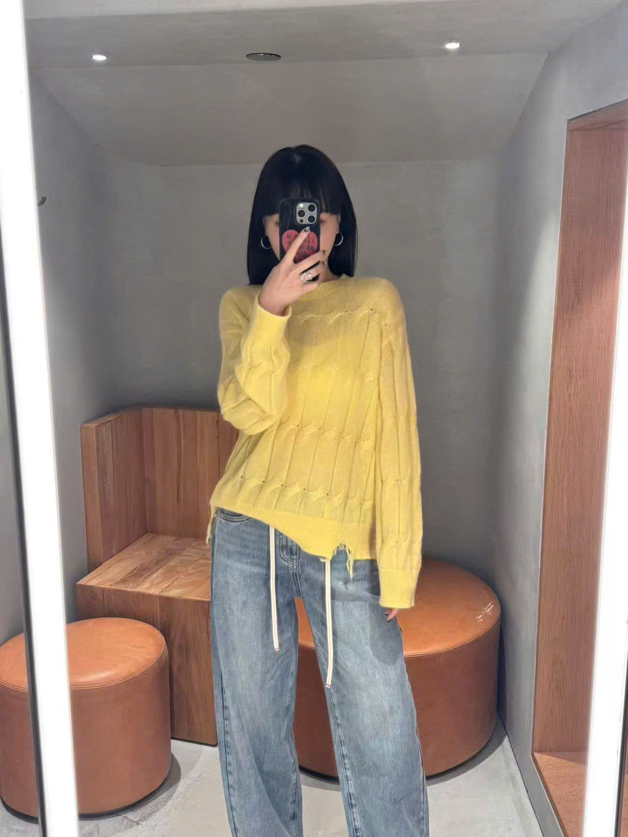  Quần Jean xanh , dây rút trắng 