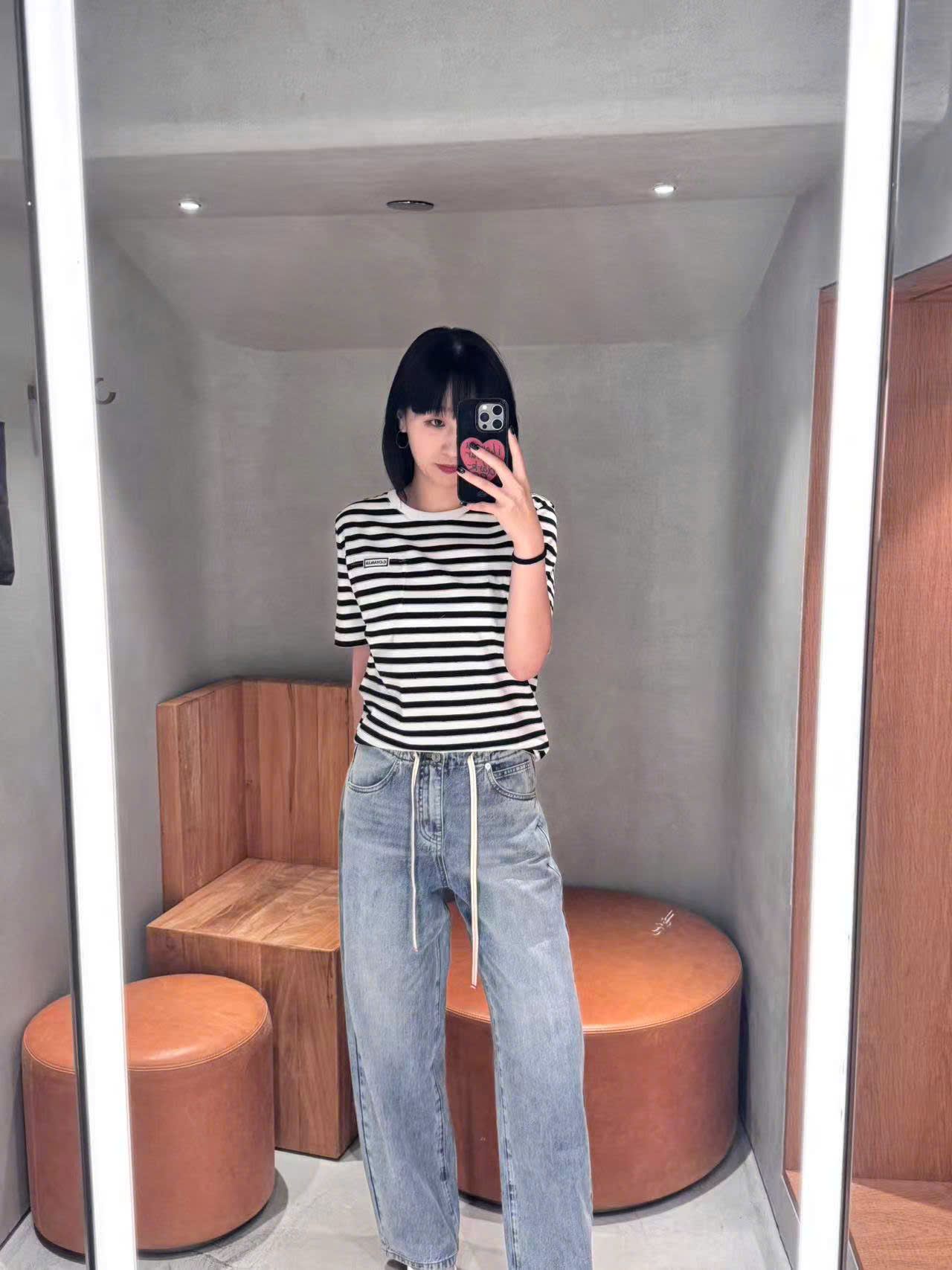  Quần Jean xanh , dây rút trắng 