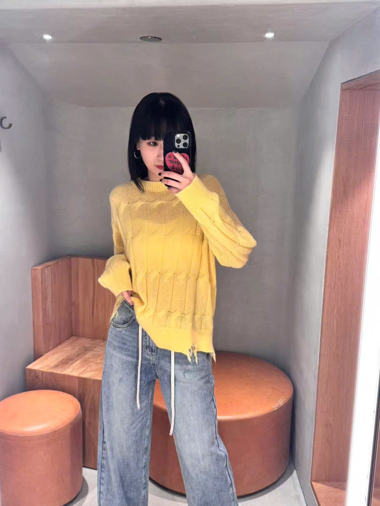  Quần Jean xanh , dây rút trắng 