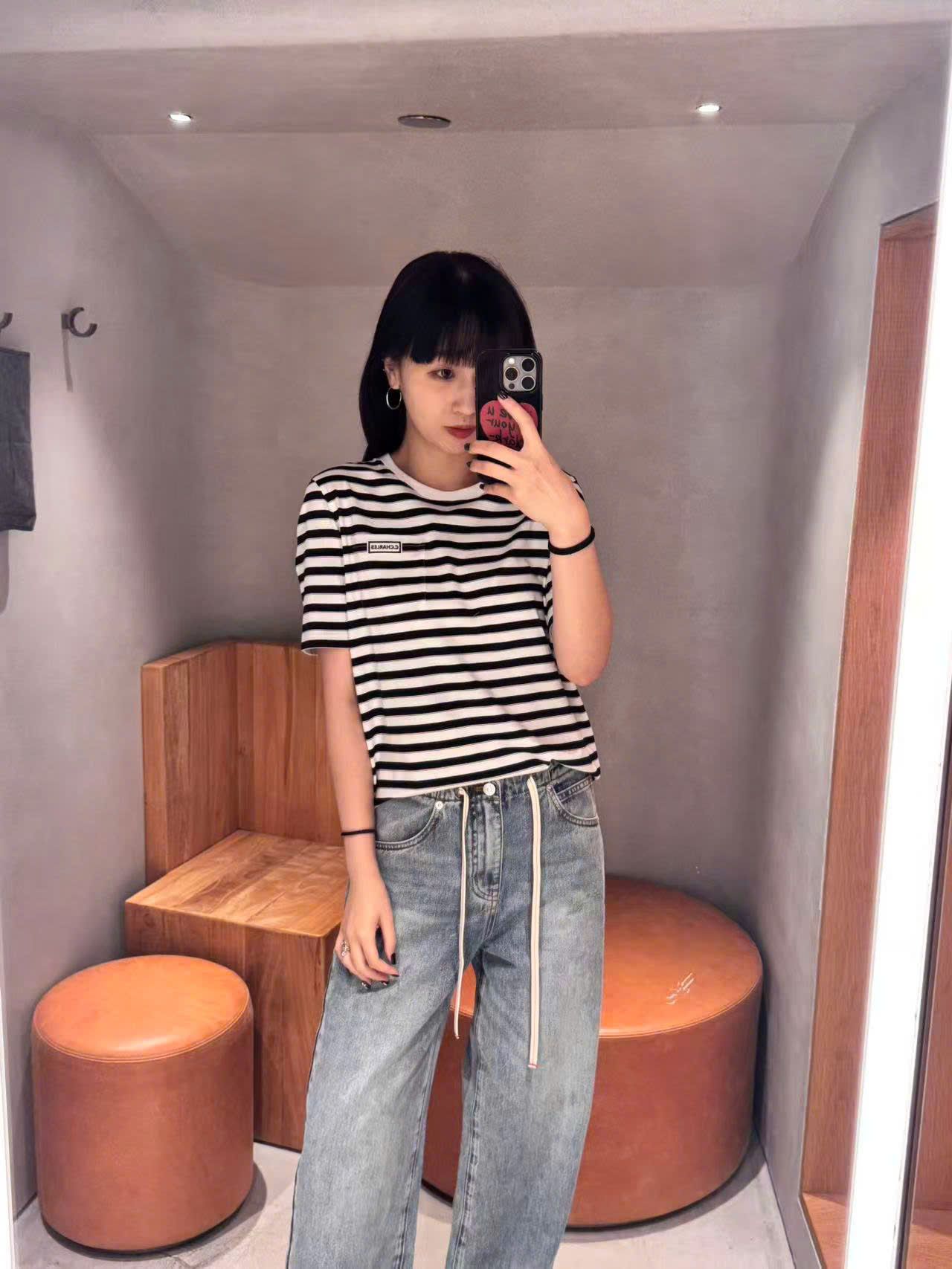  Quần Jean xanh , dây rút trắng 