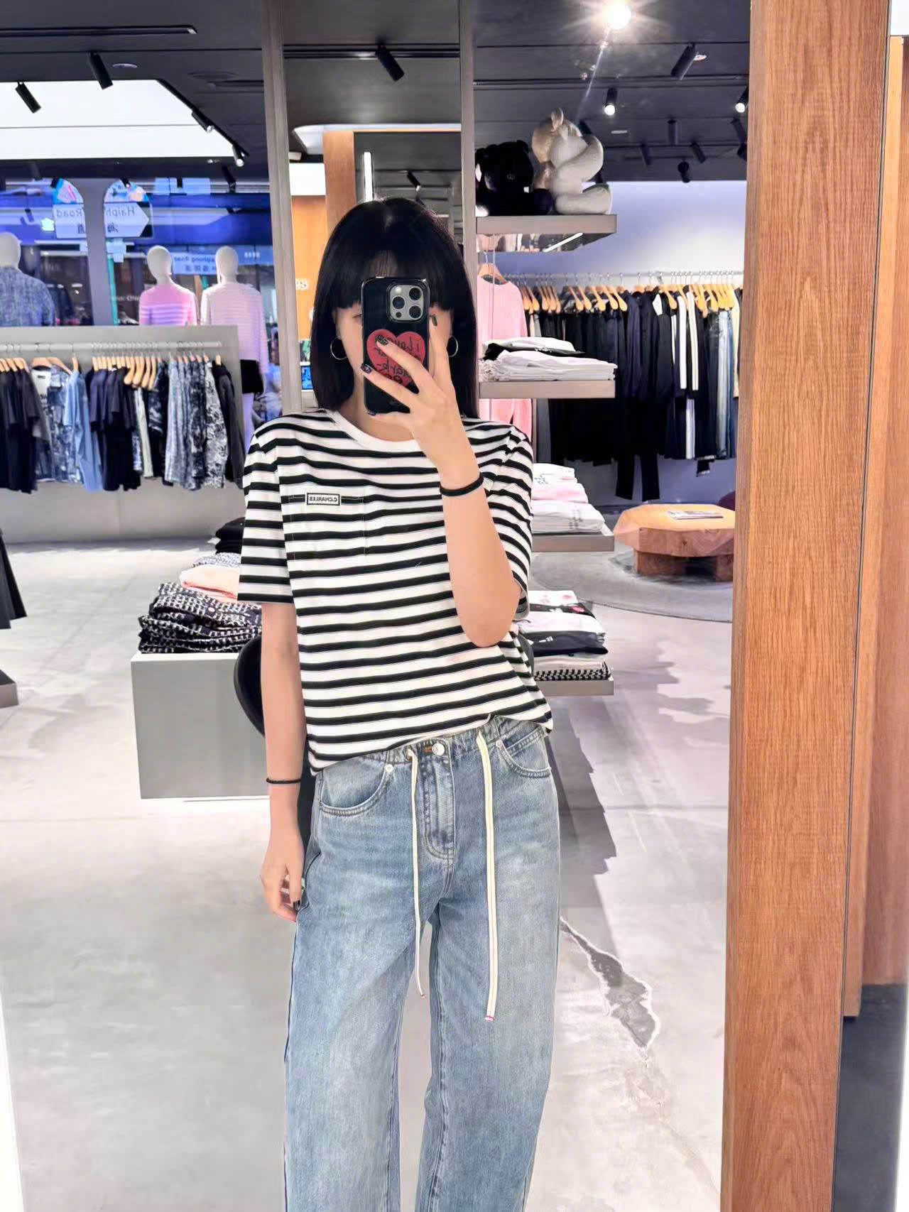  Quần Jean xanh , dây rút trắng 