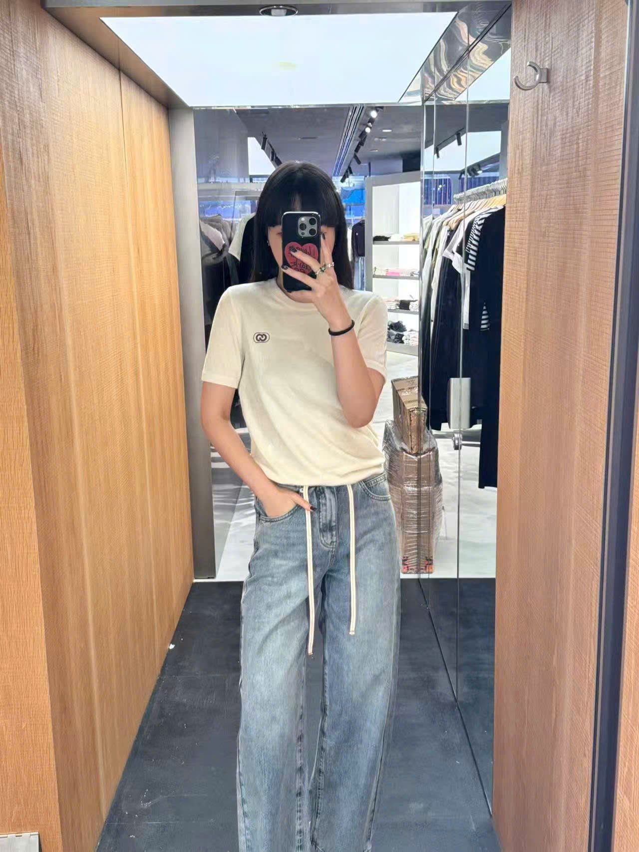  Quần Jean xanh , dây rút trắng 