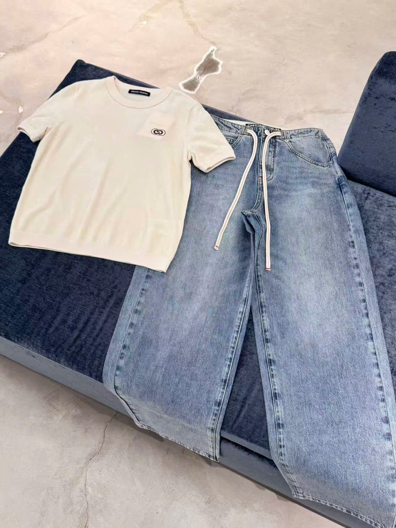  Quần Jean xanh , dây rút trắng 