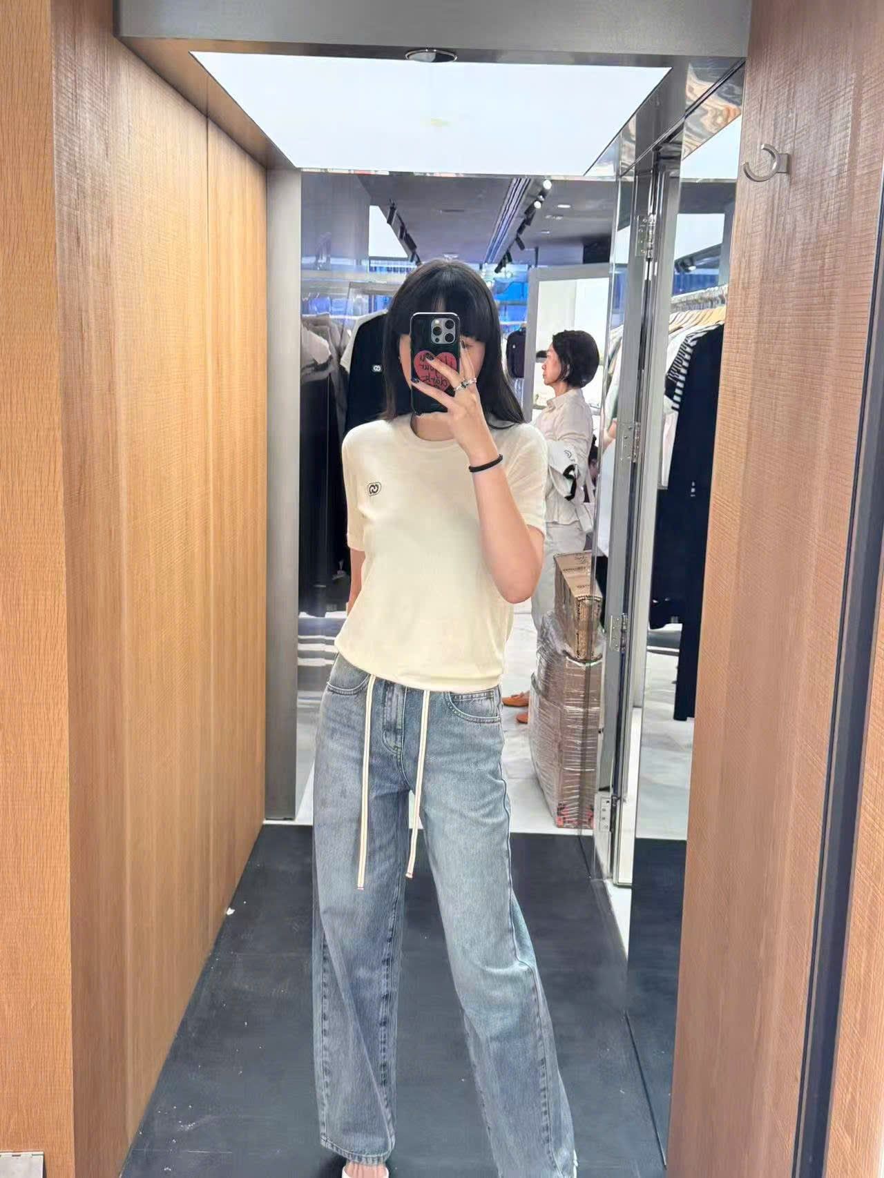  Áo nhung trắng, logo đen 1 bên (Set) 