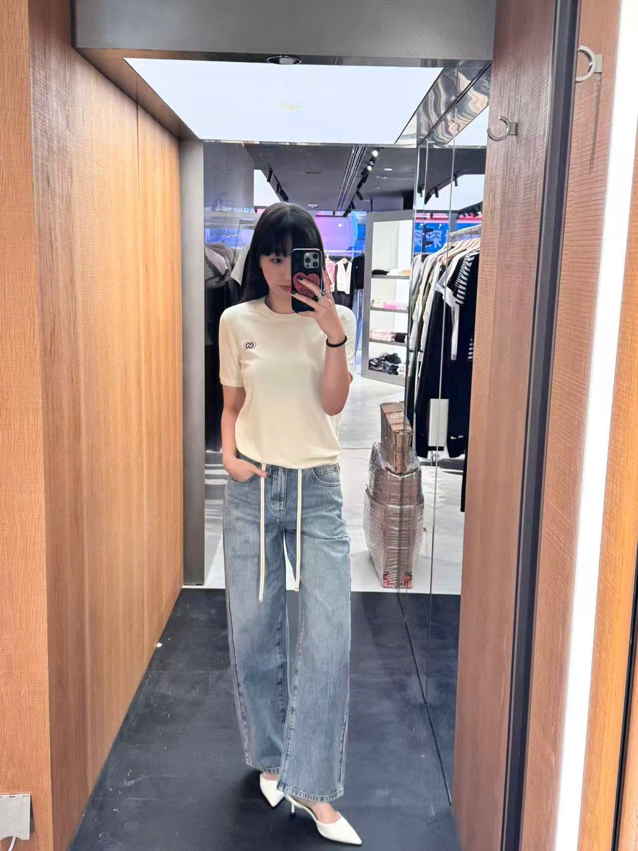  Áo nhung trắng, logo đen 1 bên (Set) 