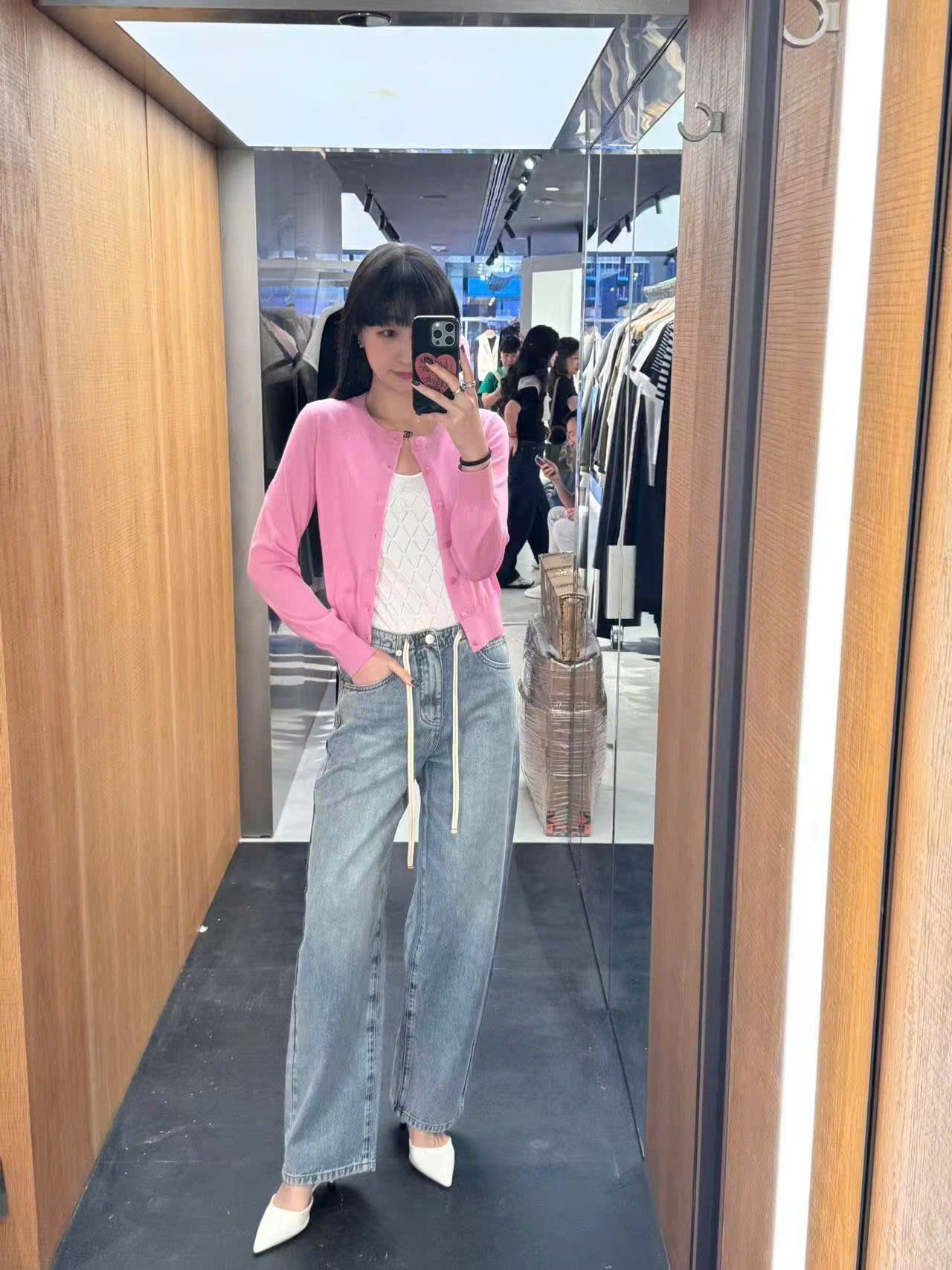  Quần Jean xanh , dây rút trắng 