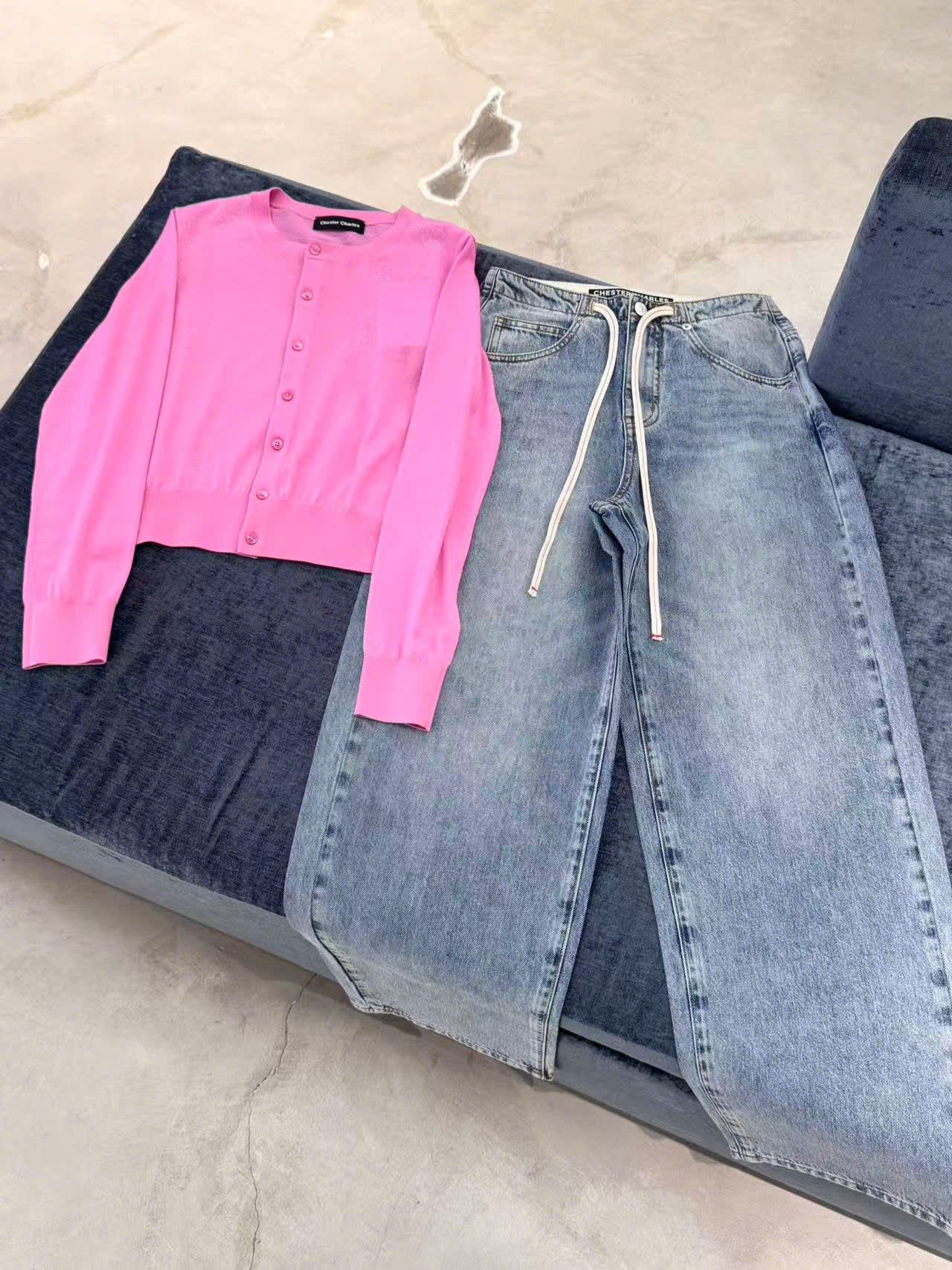  Quần Jean xanh , dây rút trắng 