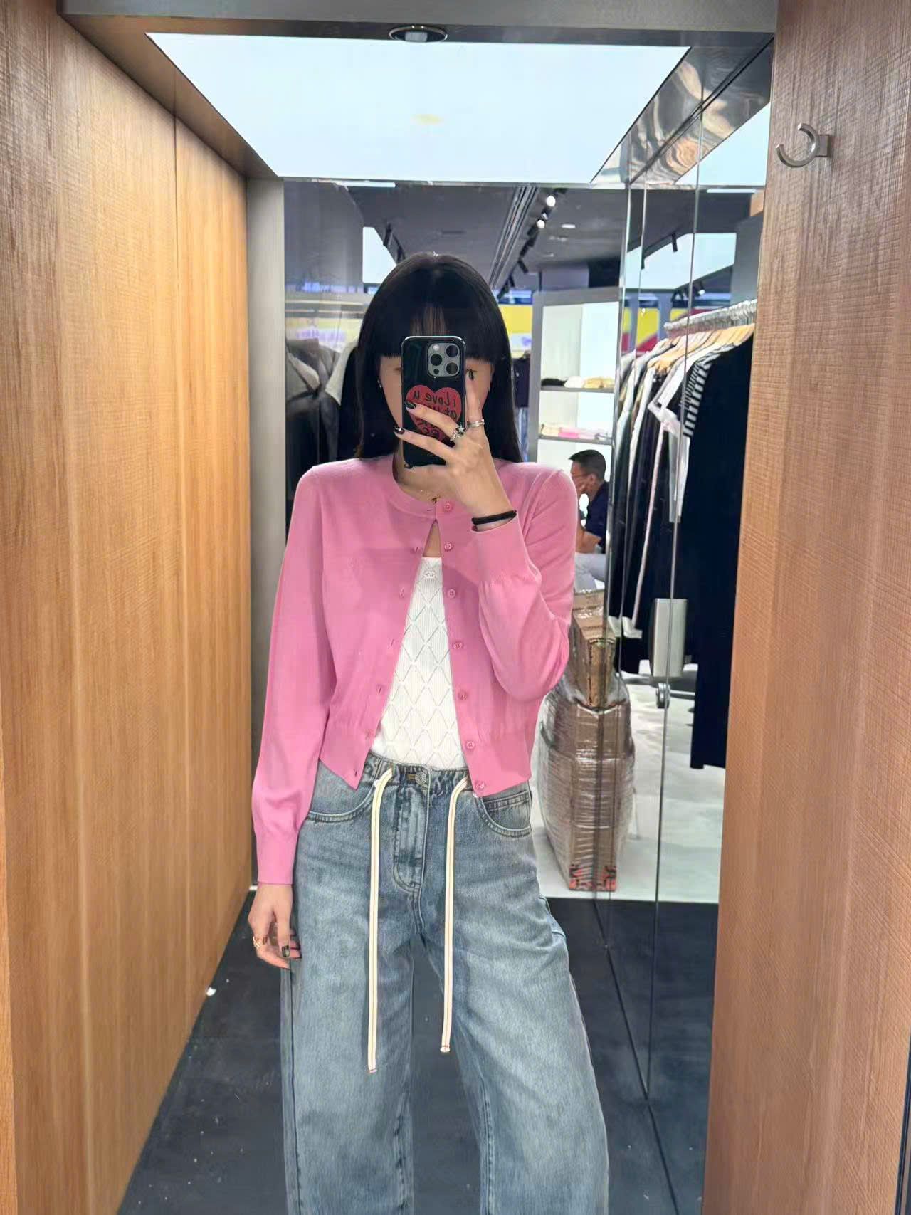  Quần Jean xanh , dây rút trắng 