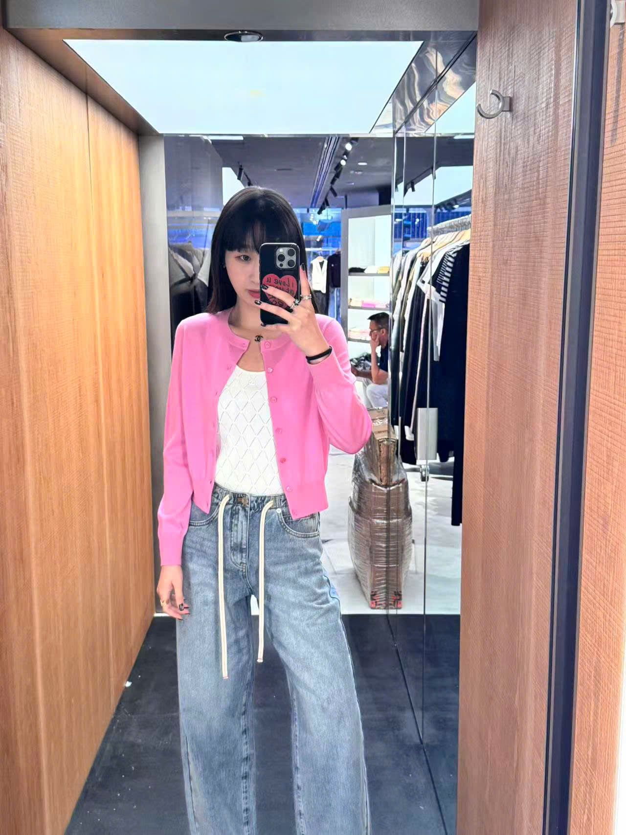  Quần Jean xanh , dây rút trắng 