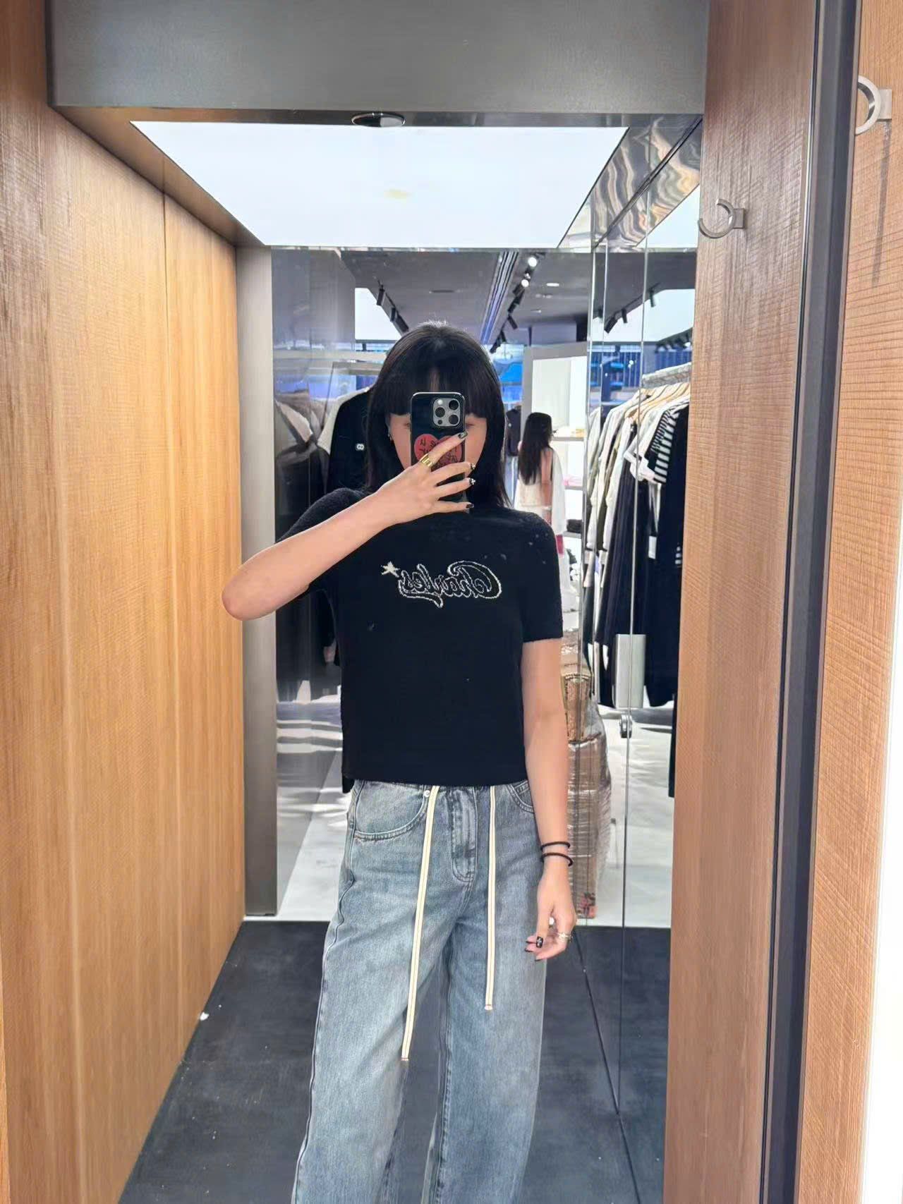  Quần Jean xanh , dây rút trắng 