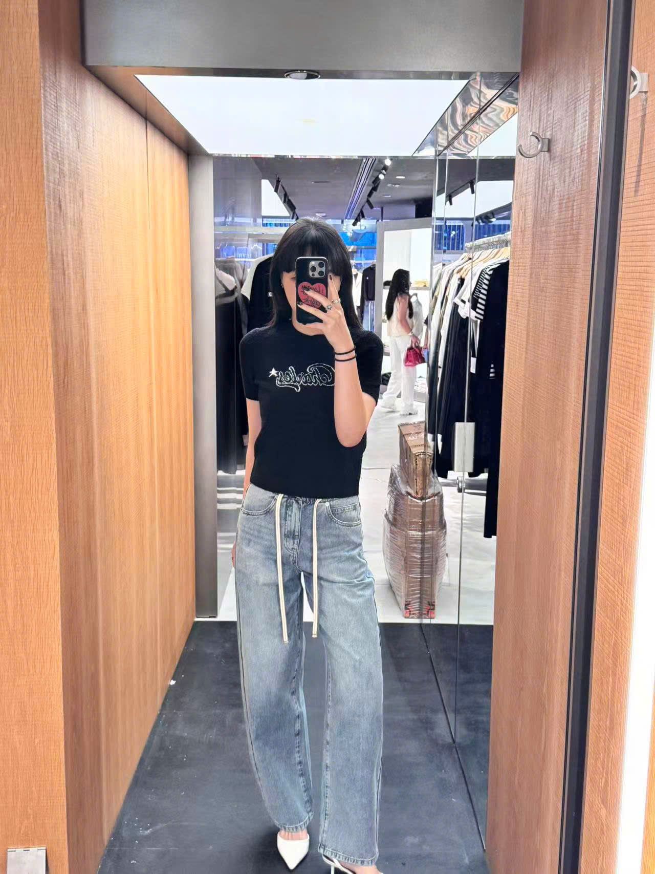  Quần Jean xanh , dây rút trắng 