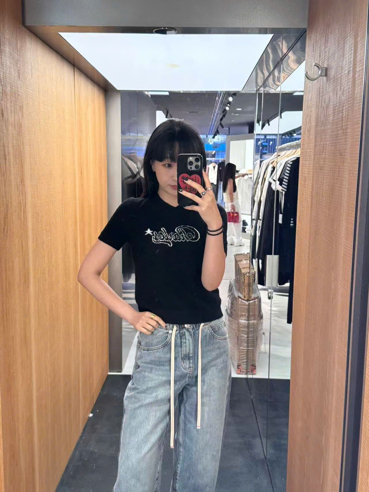  Quần Jean xanh , dây rút trắng 