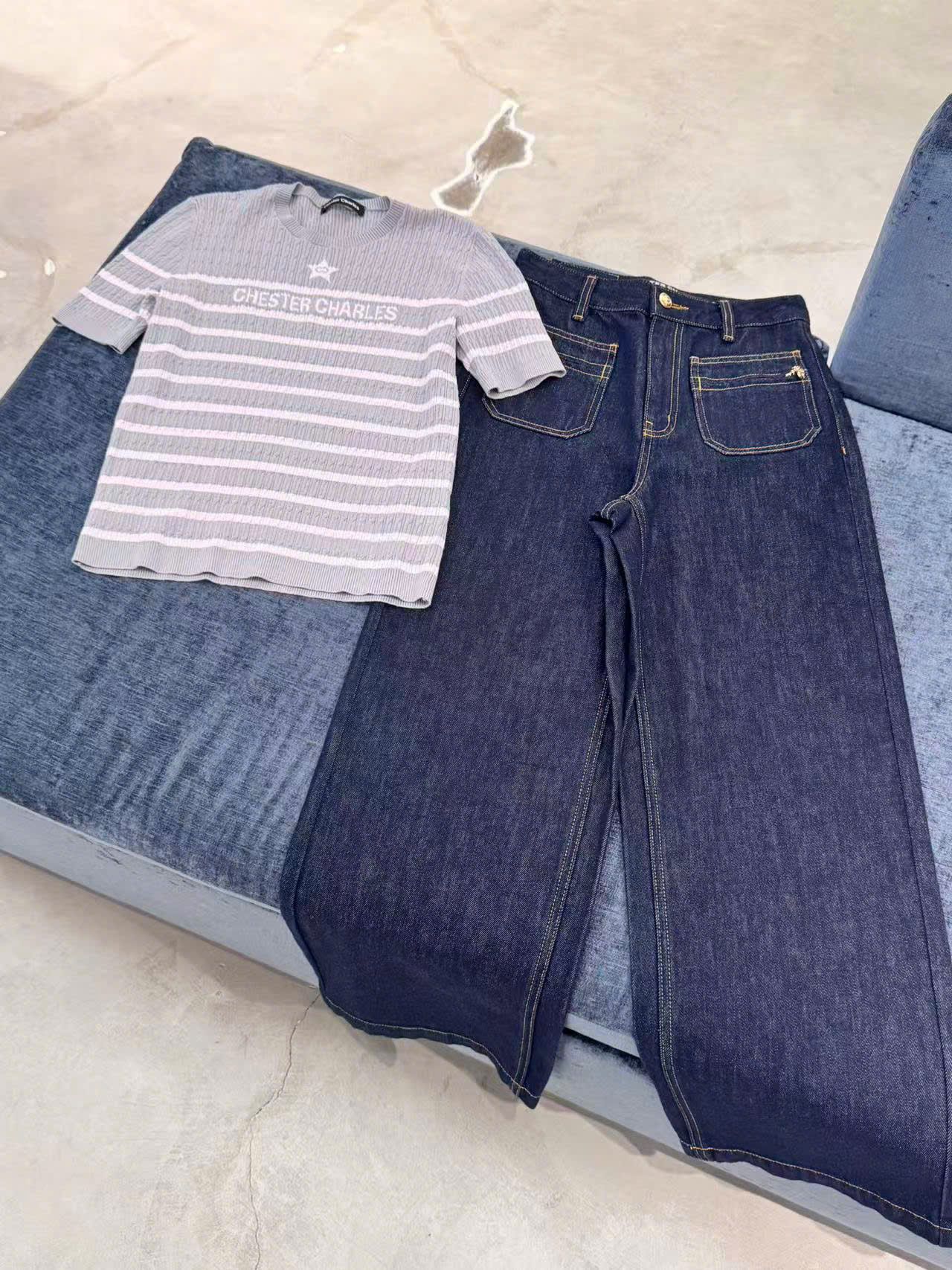  Áo xám kẻ ngang trắng - ngôi sao giữa 