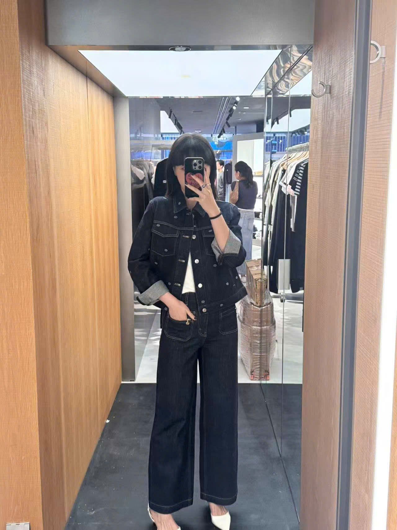  Áo khoác denim đen logo- 2 túi ngực 