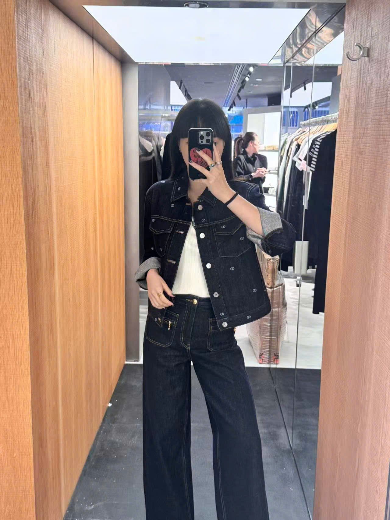  Áo khoác denim đen logo- 2 túi ngực 