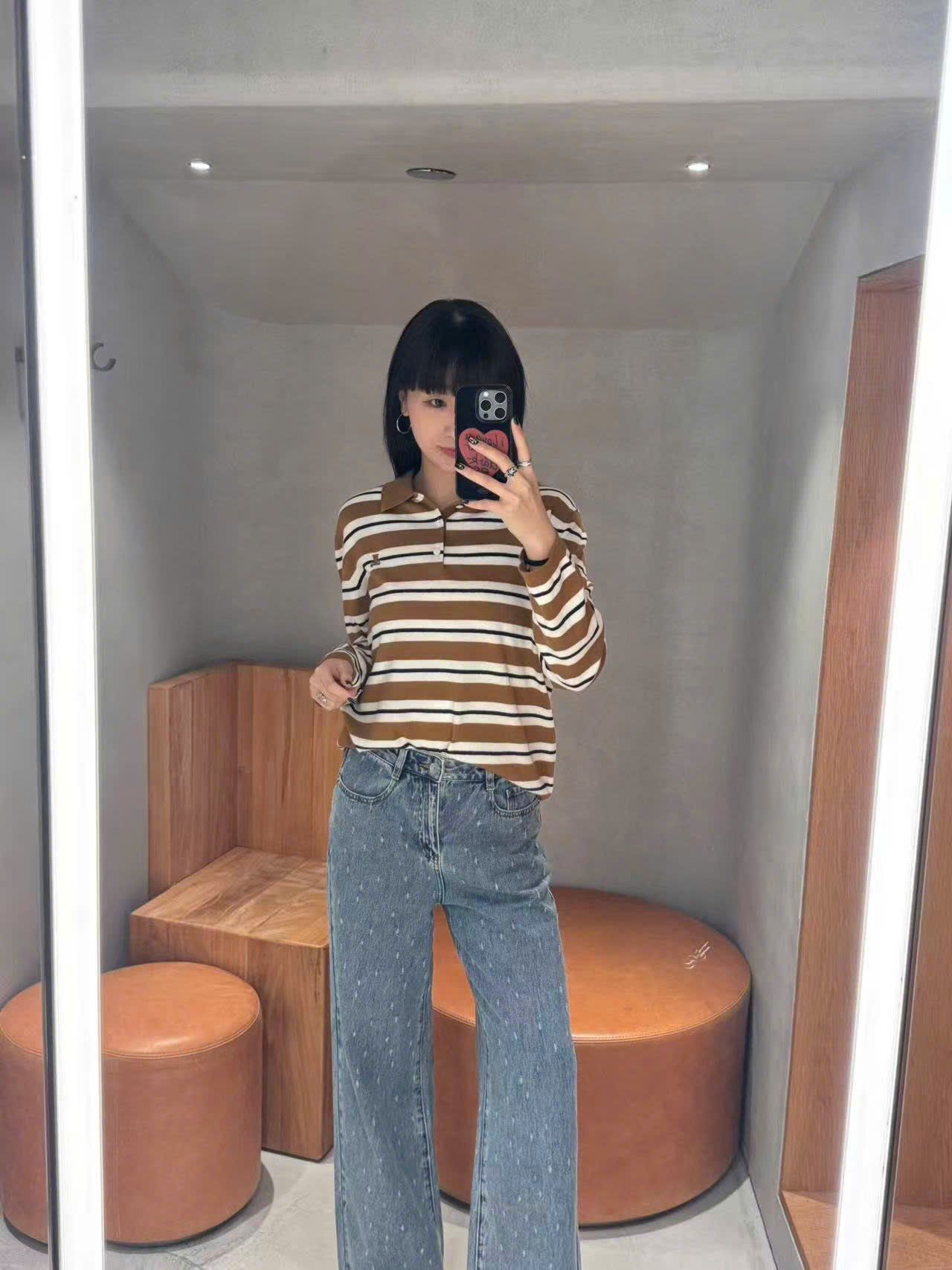  Áo polo kẻ nâu dài tay, gấu trắng nhỏ 1 bên 